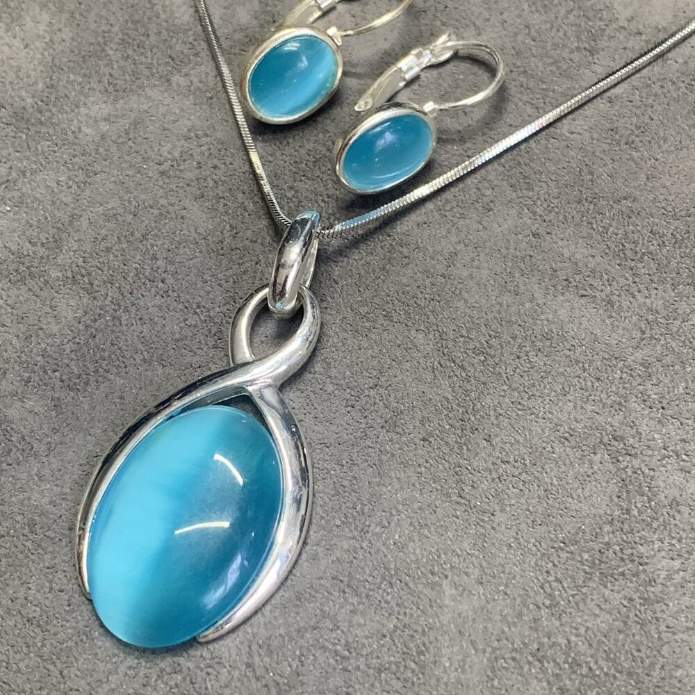 Vtg Cats Eye Pendant Matching Latch Earrings Ice Blue Silver Tone Set 14” Chain
